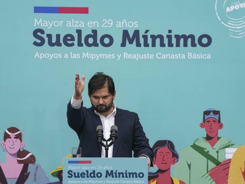 Chile promulga nuevo salario mínimo con incremento de 14,3%
