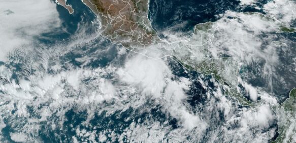Huracán Agatha toca tierra en el sur de México
