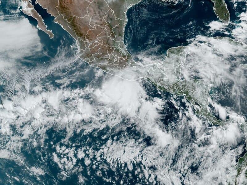 Huracán Agatha toca tierra en el sur de México