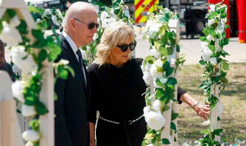 Biden visita escuela de Texas tras tiroteo en el que murieron 19 niños y dos maestras