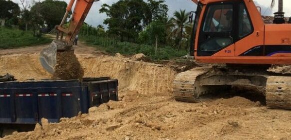 Autoridades detienen extracción de caliche sin permiso en mina de Azua