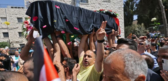 Fuerzas israelíes atacan el funeral de la periodista asesinada de Al Jazeera