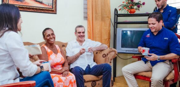 Presidente Abinader y Ministro Carlos Bonilla entregan viviendas del Plan Dominicana se Reconstruye en La Zurza