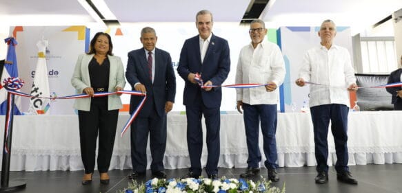 Presidente Luis Abinader inauguró Punto GOB Expreso, en la Parada de la Cultura de Santo Domingo Este