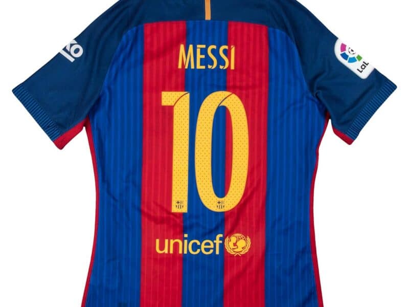 Venden una icónica camiseta de Lionel Messi por US$450 mil