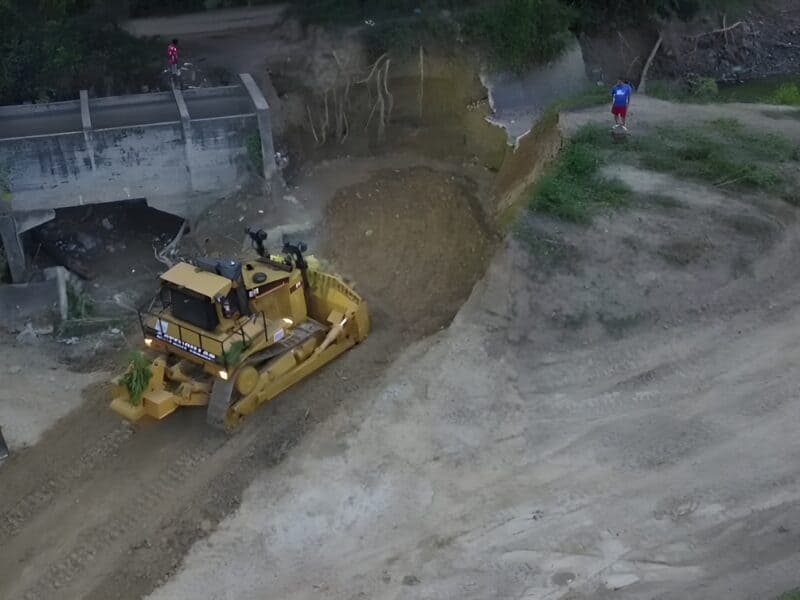 INDRHI restablece abastecimiento parcial a acueductos y riego tras rotura en canal Ms Bogaert; continúa trabajos