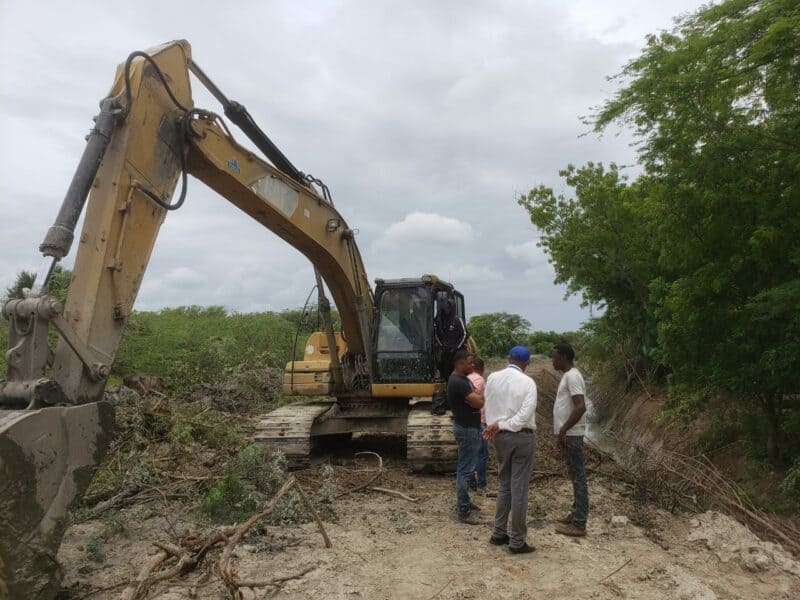 INDRHI inicia limpieza de drenajes en El Palmar de Neyba
