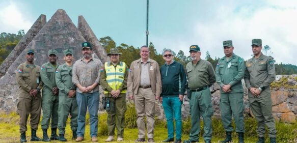 Ministro de Medio Ambiente realiza recorrido en Parque Nacional Valle Nuevo junto a director de Presupuesto y autoridades del SENPA