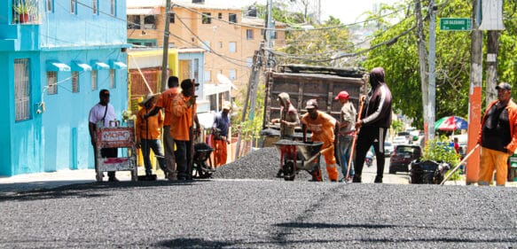 Gobierno amplía Plan de asfaltado a más de 30 barrios de la Circunscripción tres del Distrito Nacional