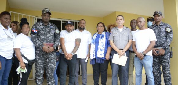 Policía Nacional coordina soluciones a distintas problemáticas con líderes comunitarios del sector Villa Francisca