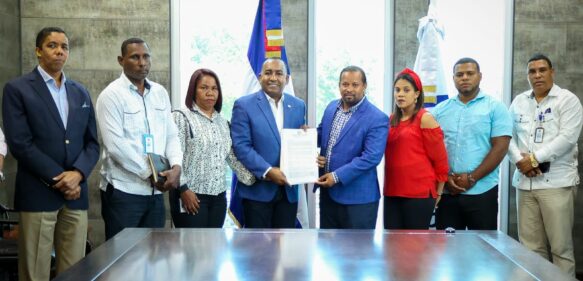 Departamento Aeroportuario recibe resolución de ayuntamiento Oviedo en respaldo al aeropuerto “Cabo Rojo” Pedernales
