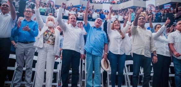 Perremeístas abarrotan el Coliseo Teo Cruz en apoyo a Paliza y Carolina durante cierre de campaña