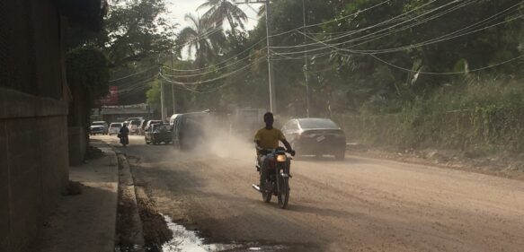 Manoguayabo se hunde en el polvo ante retraso en reconstrucción avenida Los Beisbolistas