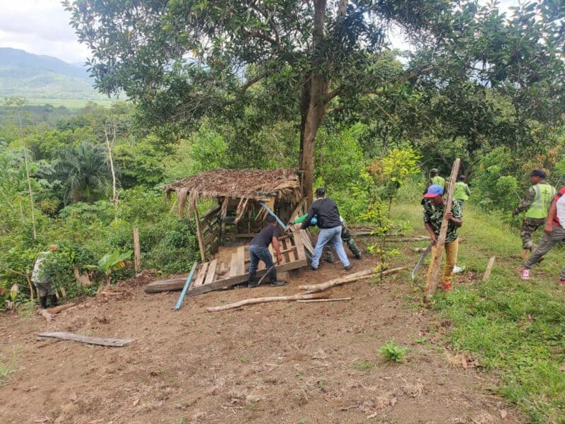 Desmantelan viviendas, conucos, empalizadas y apresan desaprensivos en área protegida Loma Novilleros en Villa Altagracia