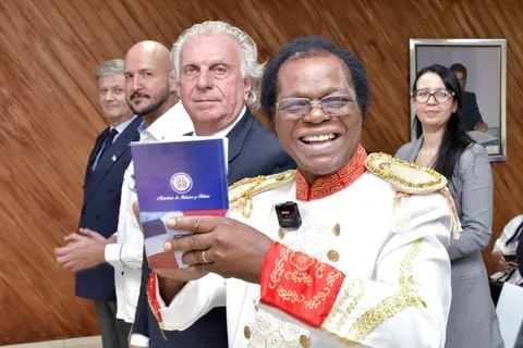 Merenguero Félix Cumbé obtiene la ciudadanía dominicana