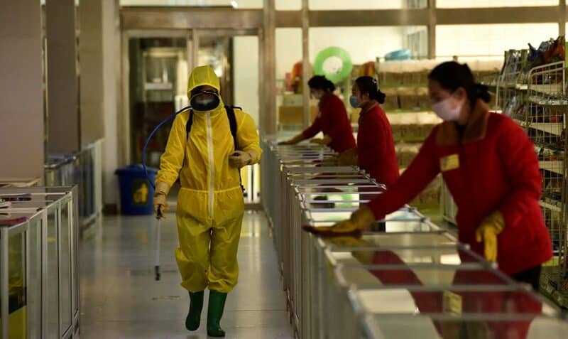 Corea del Norte reporta 42 muertes y casi 300,000 nuevos casos de “fiebre”