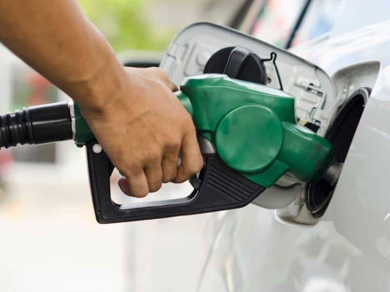 Gobierno vuelve a frenar alzas en los combustibles