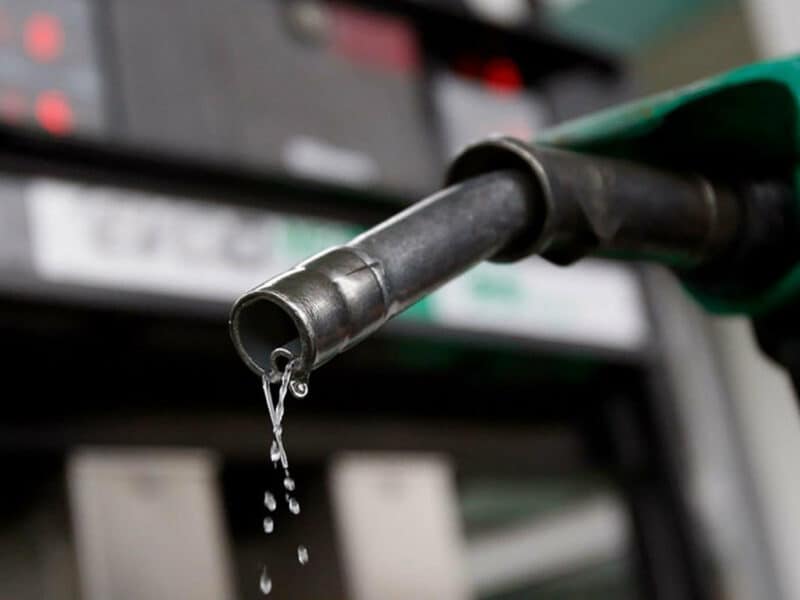 Precio promedio de la gasolina en EE.UU. alcanza los 4,71 dólares por galón