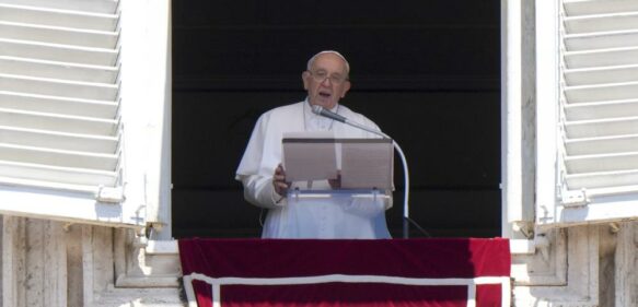 El Papa se ausentará de procesión anual por dolor de rodilla