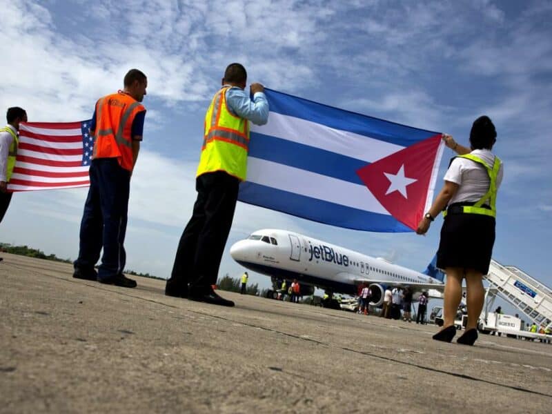 EEUU retira restricciones de vuelos hacia Cuba