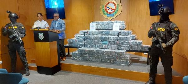 Apresan a dos dominicanos con 371 paquetes presumiblemente cocaína en Peravia