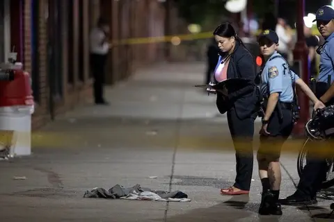 Mueren 3 y 11 heridos en tiroteo Filadelfia, EEUU