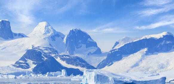 Encuentran por primera vez microplásticos en la nieve recién caída de la Antártida