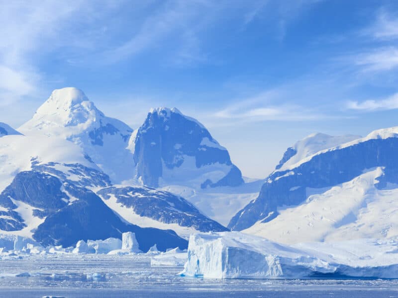 Encuentran por primera vez microplásticos en la nieve recién caída de la Antártida