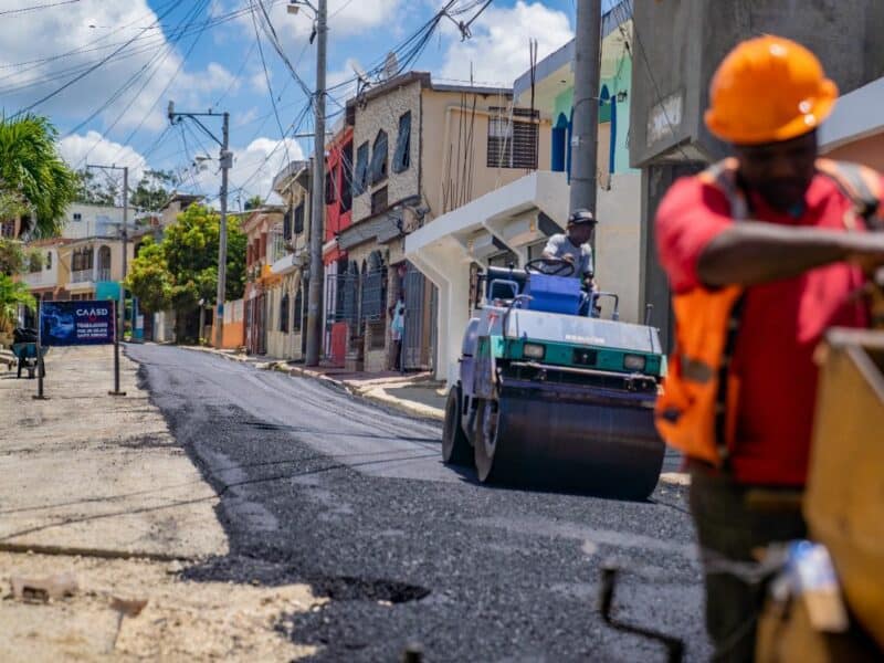 CAASD concluye trabajos de asfaltado en sectores del GSD