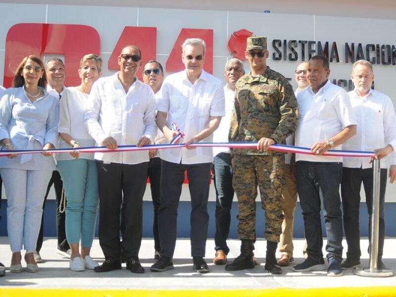 Presidente Abinader inaugura escuela básica y oficinas del 911 en Puerto Plata