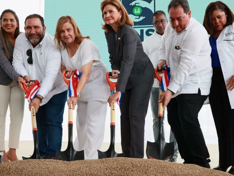 Vicepresidenta deja iniciados trabajos de remozamiento del Hospital Armida García