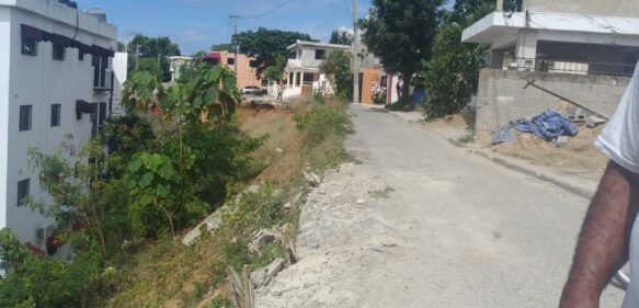 El temor se apodera de residentes en Santa Clara de Manoguayabo tras derrumbe de calle
