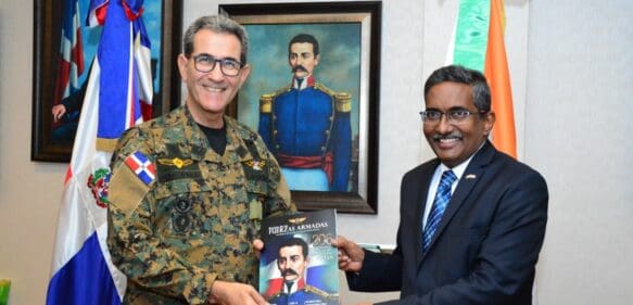 Ministro de Defensa recibe visita del Embajador de la India en RD