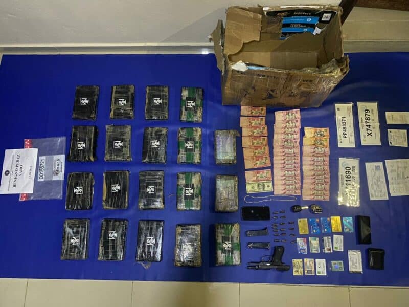 DNCD arresta hombre con 19 paquetes presumiblemente cocaína en SDE