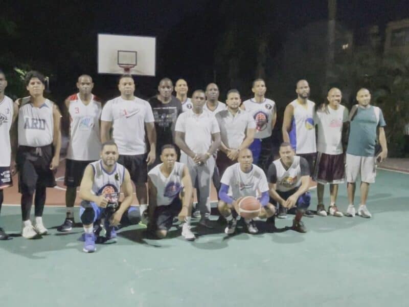 Inauguran torneo de baloncesto Max 35 en SDO