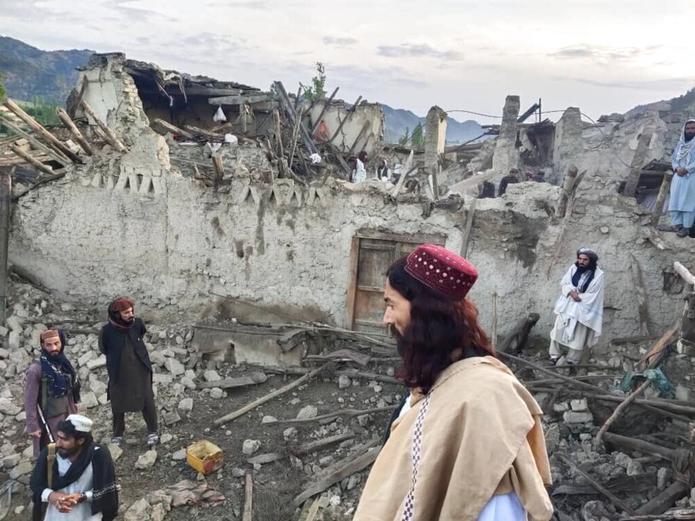 Fuerte terremoto deja más de 150 muertos en Afganistán