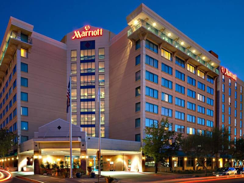 Cadena de hoteles Marriott suspende todas sus operaciones en Rusia
