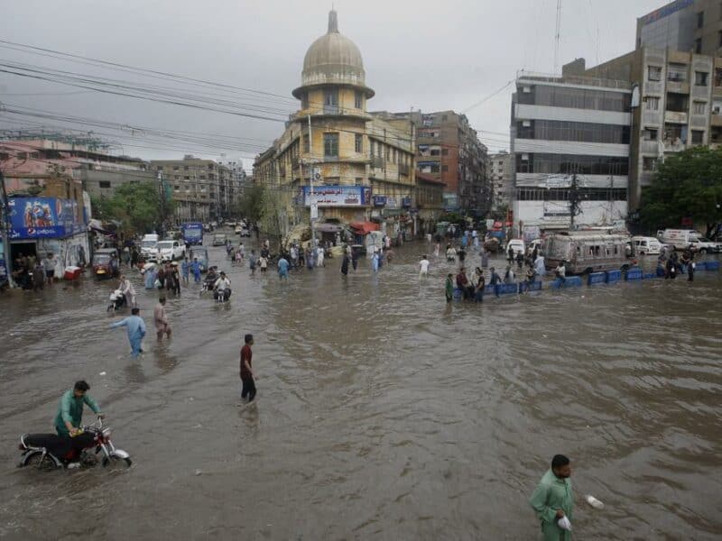 Lluvias monzónicas en Pakistán dejan 282 muertos