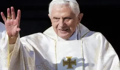Desmienten el fallecimiento de Benedicto XVI