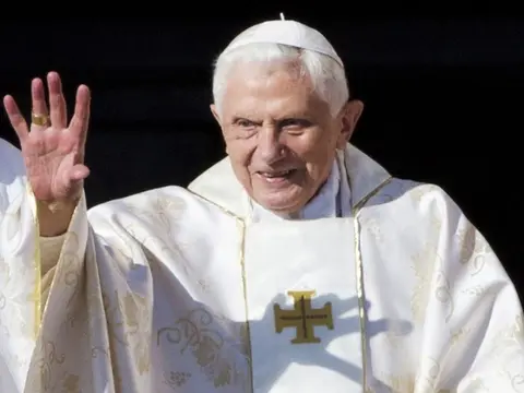 Desmienten el fallecimiento de Benedicto XVI