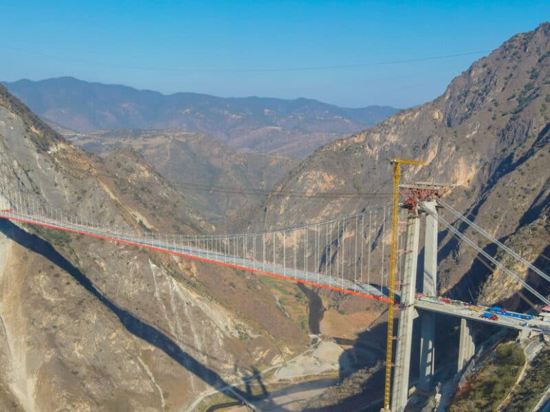Listo para ser inaugurado el primer puente colgante de una sola torre en China