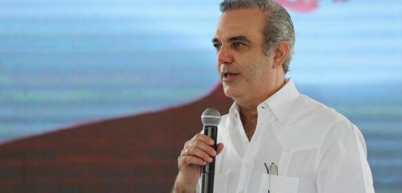 Presidente Abinader concluye ardua jornada de trabajo en Cotuí