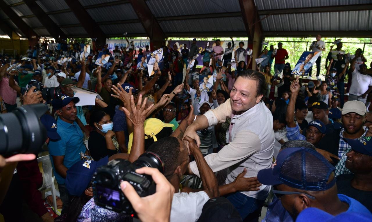 Abel Martínez juramenta miles de personas en su equipo de campaña