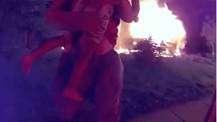 Un hombre rescató a una niña de un incendio: saltó por la ventana de un segundo piso con ella en brazos