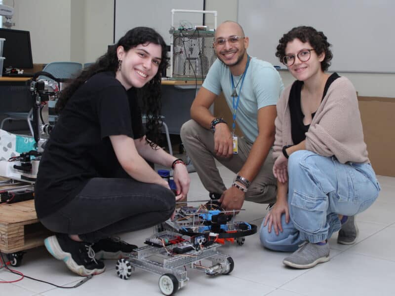 Academias celebran la primera Competencia Robótica Universitaria