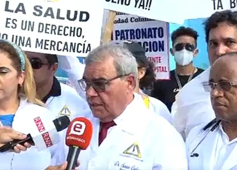 CMD y gremios de salud realizan marcha hacia el Palacio Nacional