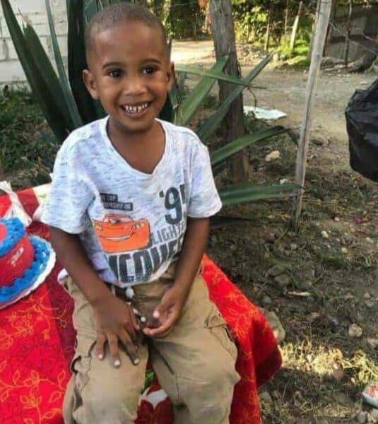 Padres desesperados piden ayuda para dar con el paradero del niño Kendry Alcántara de 4 años de edad