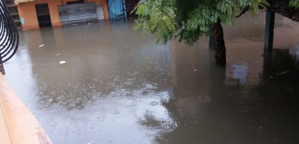Residentes indignados en el Café de Herrera denuncian inundaciones