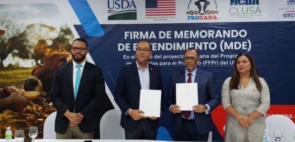 IDECOOP y CLUSA firman memorándum para beneficiar a cooperativas agropecuarias