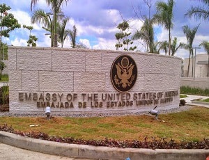 Embajada de EEUU asegura apoyará implementación de la Ley de Extinción de Dominio